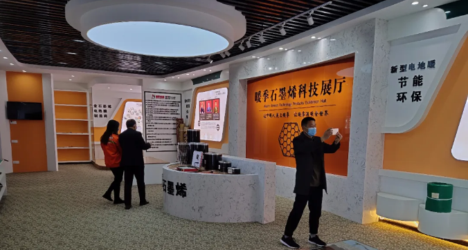 疫情過后,各地初步有序解封,客戶來到暖季科技工廠實(shí)地考察